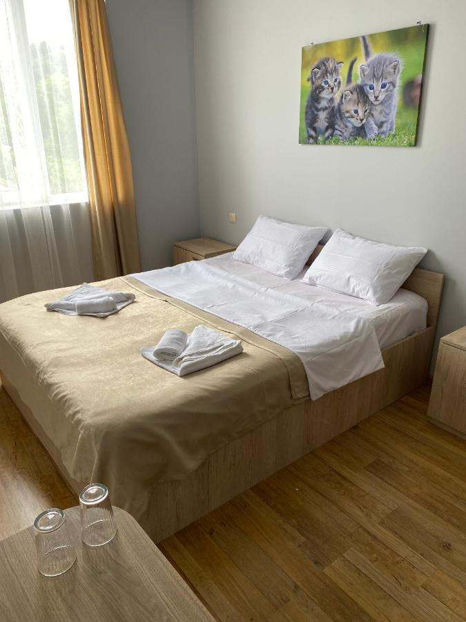 Holiday House Chkonia Hotel Батуми Екстериор снимка