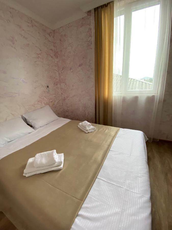 Holiday House Chkonia Hotel Батуми Екстериор снимка