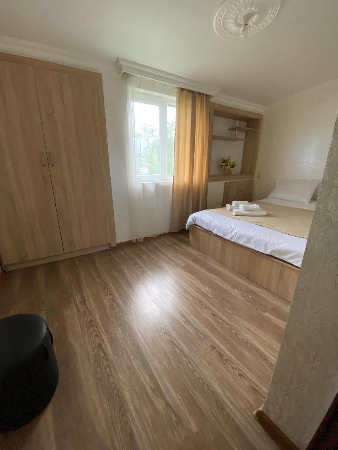 Holiday House Chkonia Hotel Батуми Екстериор снимка