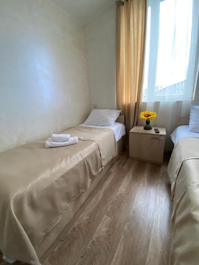 Holiday House Chkonia Hotel Батуми Екстериор снимка