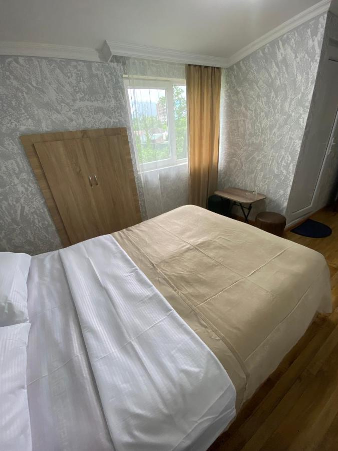 Holiday House Chkonia Hotel Батуми Екстериор снимка