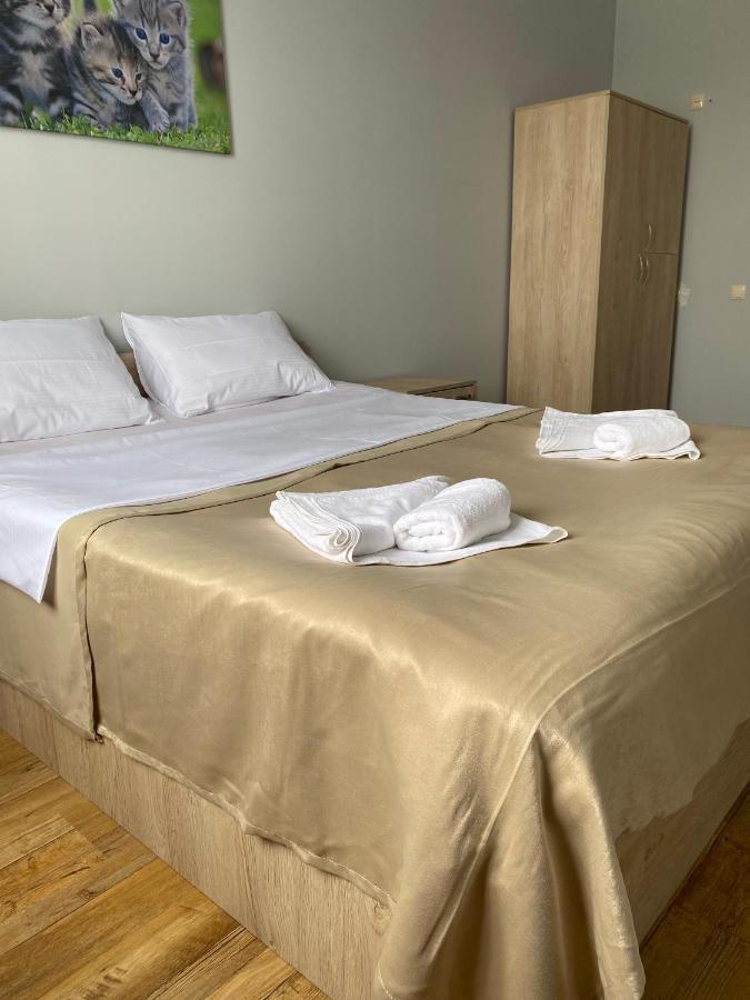 Holiday House Chkonia Hotel Батуми Екстериор снимка