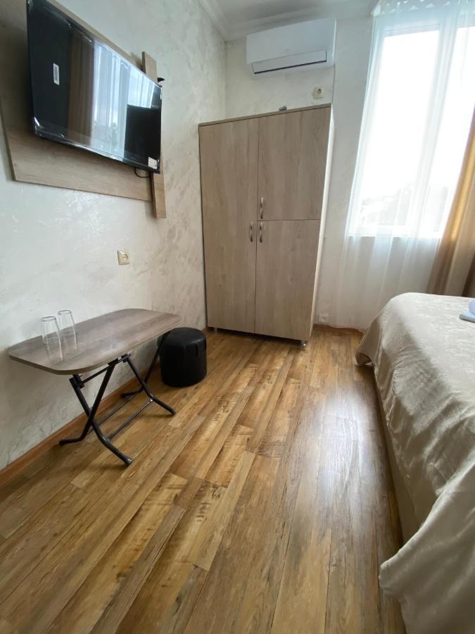 Holiday House Chkonia Hotel Батуми Екстериор снимка