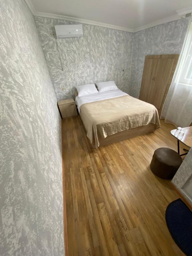 Holiday House Chkonia Hotel Батуми Екстериор снимка