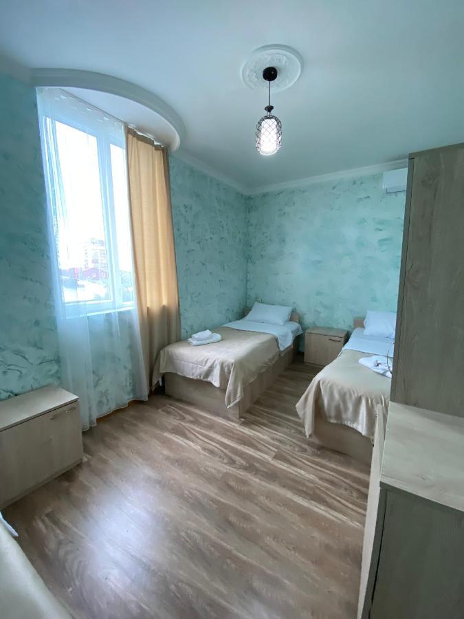 Holiday House Chkonia Hotel Батуми Екстериор снимка