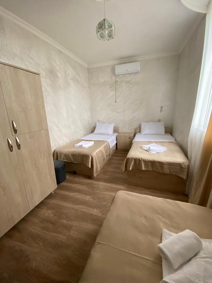 Holiday House Chkonia Hotel Батуми Екстериор снимка