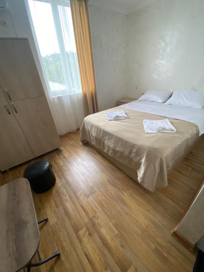 Holiday House Chkonia Hotel Батуми Екстериор снимка