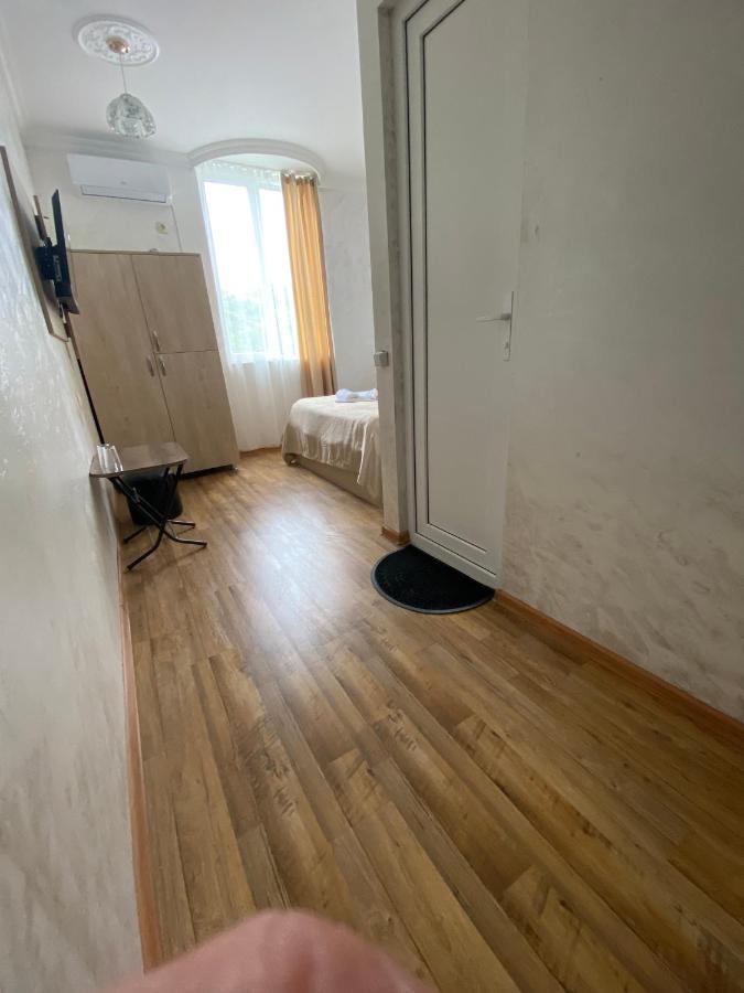 Holiday House Chkonia Hotel Батуми Екстериор снимка