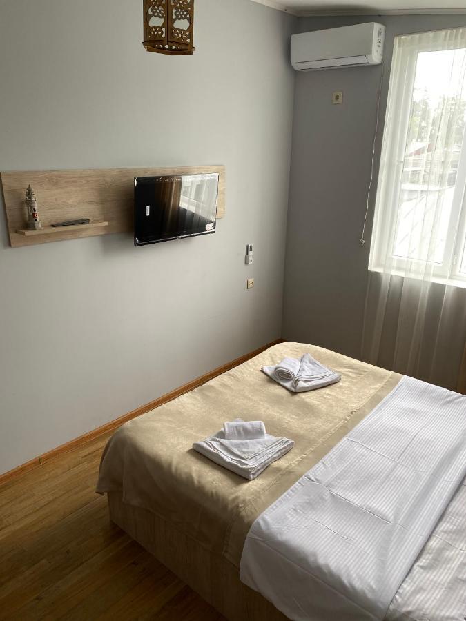 Holiday House Chkonia Hotel Батуми Екстериор снимка