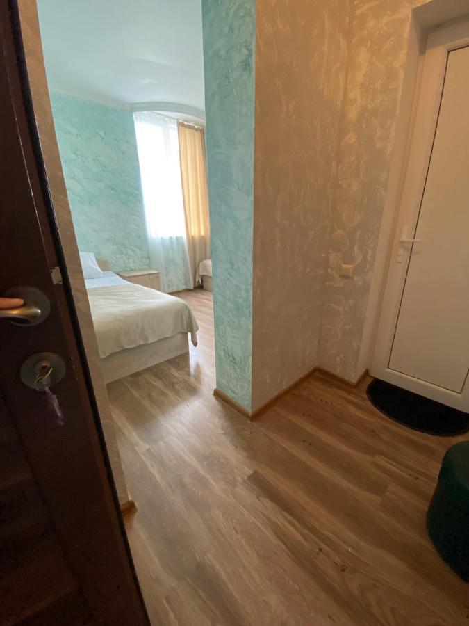 Holiday House Chkonia Hotel Батуми Екстериор снимка