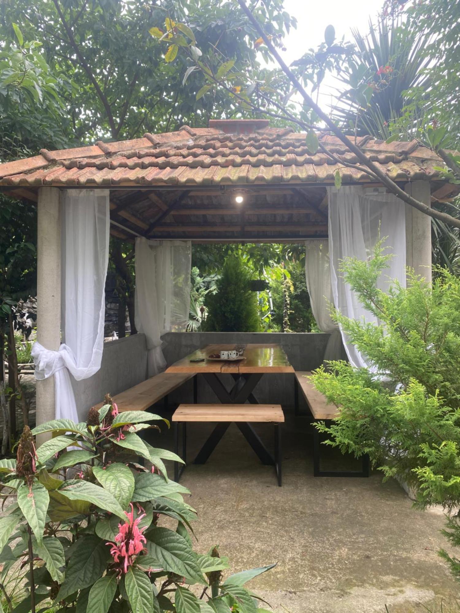 Holiday House Chkonia Hotel Батуми Екстериор снимка